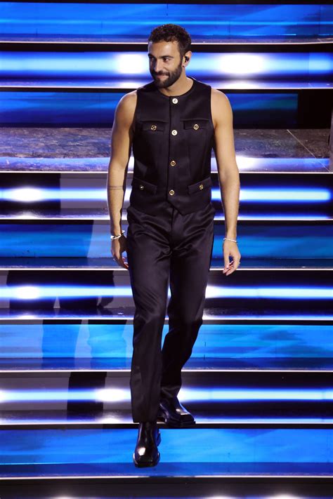 maglia versace mengoni|Il look di Marco Mengoni che vince Sanremo 73.